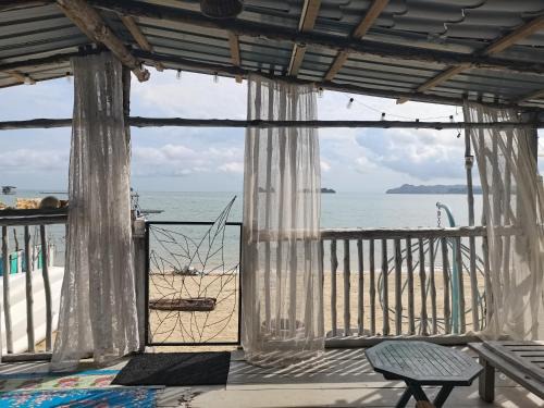 Langkawi Casa | Aura Bluewave Beach House and Mini Beach Cafe