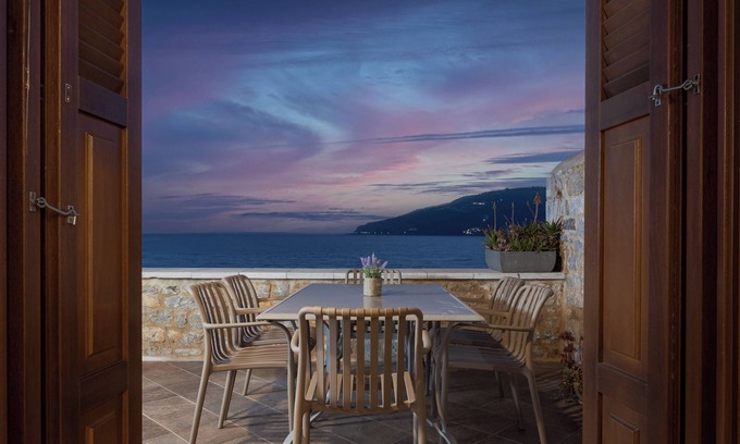 Neo Itilo Villa | Aura Seafront Villa