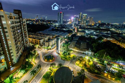 Bagumbayan Apartamento | Aussie Shack - 2BR Modern Condo with Skyline View