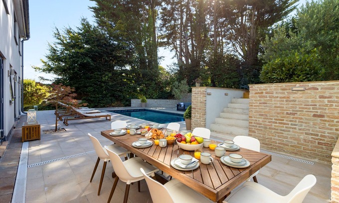 Torquay Cabaña | Austiger House - a house that sleeps 8 guests in 4 bedrooms
