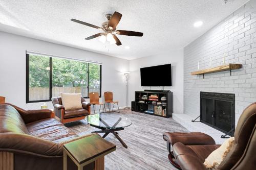 Buckingham Ridge Casa | Austin Escape Pets Office Games Yard Bbq