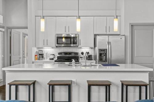 Montopolis Apartamento | Austin Luxury 2BR 2B with Pool & FREE Parking
