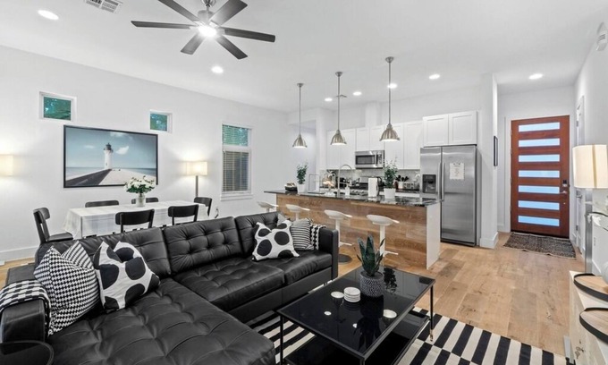 Rosewood Casa | Austin Luxury Escape