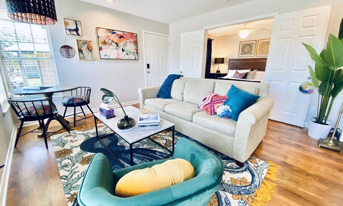 Allandale Condominio | Austin Style Extended Stay Close to Everything