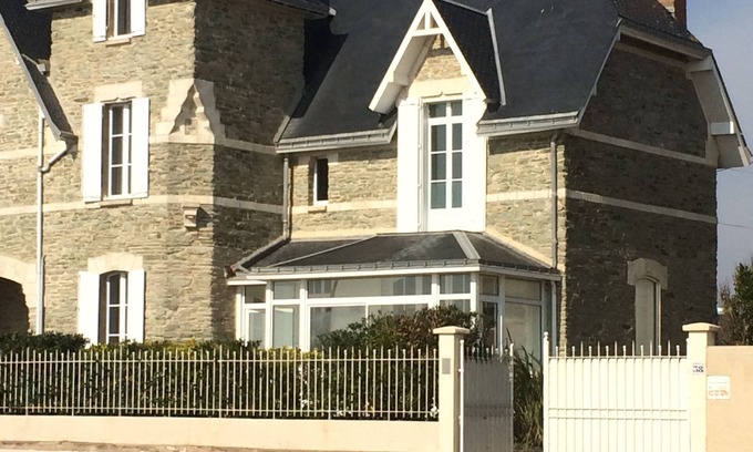 Saint-Gilles-Croix-de-Vie Villa | VILLA BALNEAIRE AUTÉNTICA FRENTE AL MAR Y PLAYA BOISVINET - VISTA EXCEPCIONAL