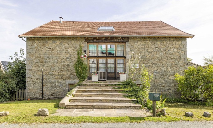 Gouttieres Casa | Authentic 100 year old barn, indoor pool