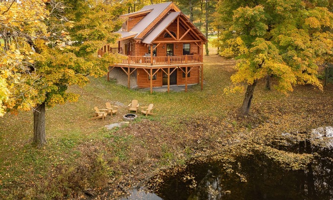 Rome Cabina | Authentic Adirondack Log Cabin with a Pond View