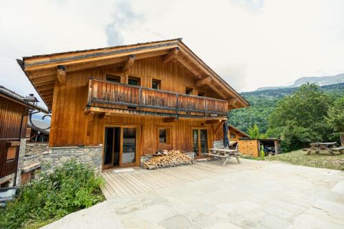 Chandon Chalet De Esquí | Authentic and Spacious Chalet in Méribel 5 Bedrooms
