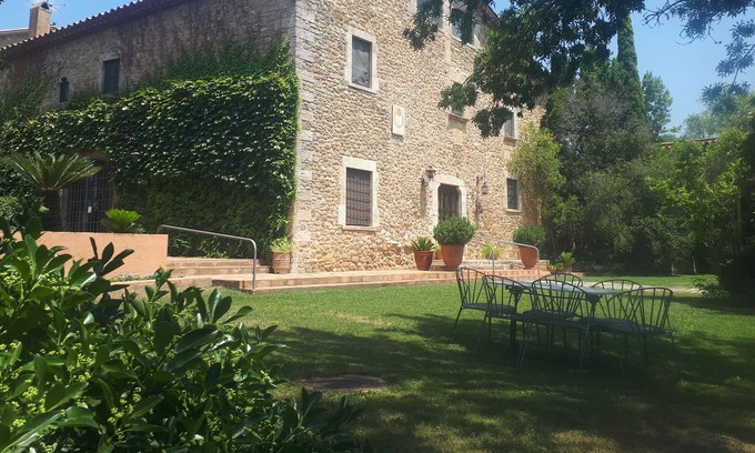 Cornella del Terri Casa | Can Sagnari. 16 a 24 personas. Jardín 2000 m2 con piscina, barbacoa, petanca,...