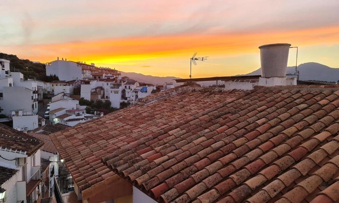 Guaro Casa | Authentic Charming Spanish Casa over 100 years old
