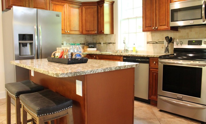 Edgewood Casa | Authentic Edgewood 3 Bed House with Private Yard