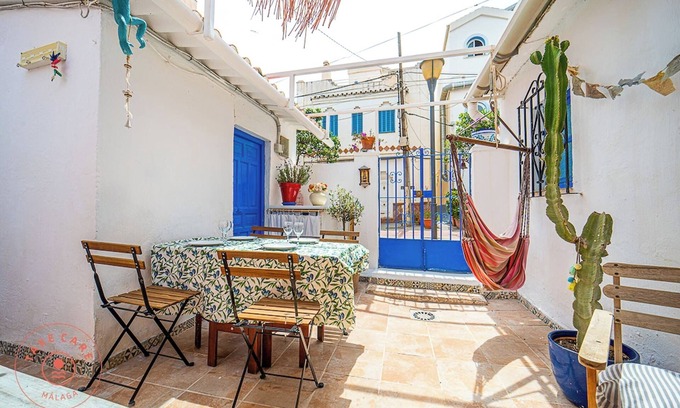 Malaga-Este Chalet De Esquí | Authentic fisher house in Pedregalejo - TakeCareMalaga