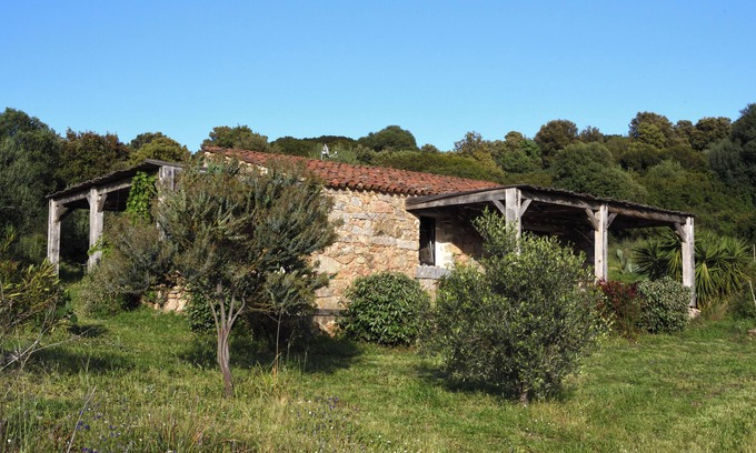 Serra-di-Ferro Casa | Elegante casa de vacaciones en una zona tranquila a 10 minutos de la playa.