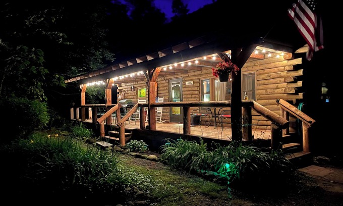 Campton Cabina | Authentic Log Cabin! Recently updated! Fun for families / Near Owl's Nest!
