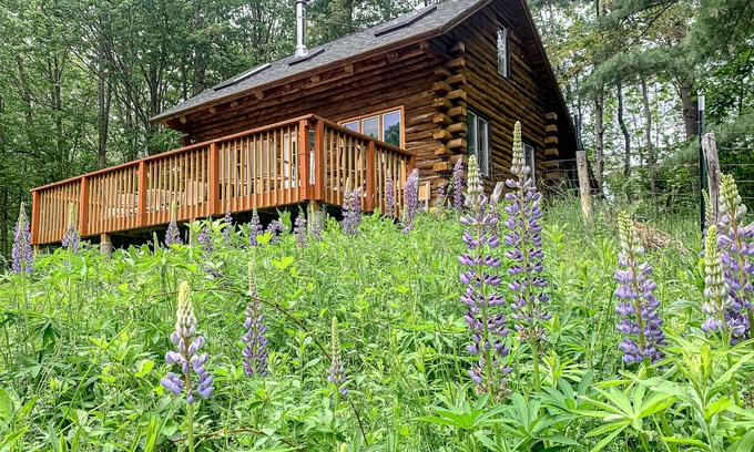 Jefferson Casa | Authentic log cabin with Mt Washington view