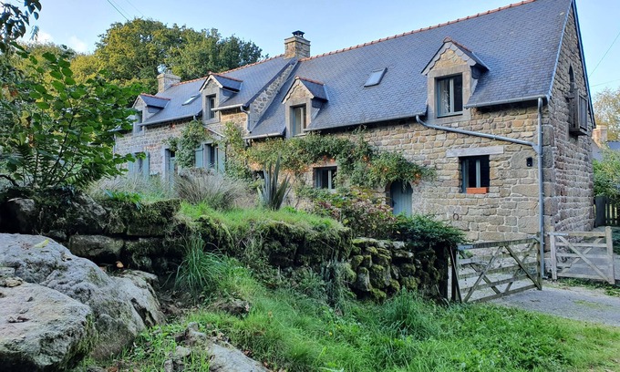 Lescouet-Gouarec Casa | Authentic, peaceful house in the heart of Brittany