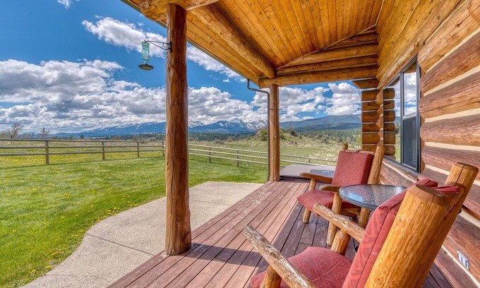 Grantsdale Cabina | Auténtica cabaña pintoresca en 2400 acres privados con vistas estelares y bañera de hidromasaje