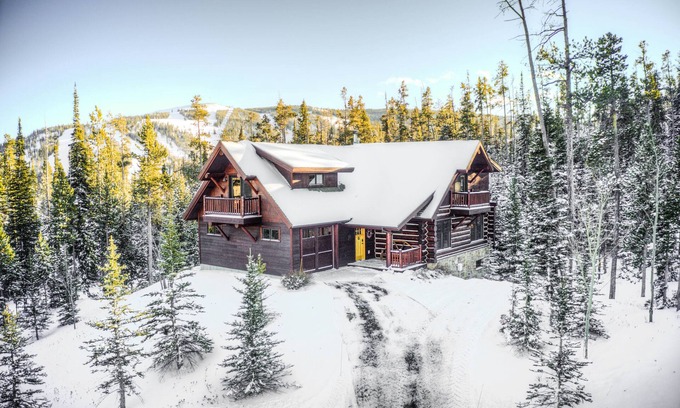 Powder Ridge Casa | Authentic Ski-in Ski-out Powder Ridge Log Cabin