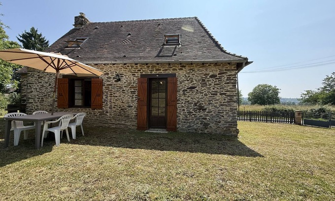 Angoisse Casa | Casa de piedra auténtica con jardín en el corazón del Périgord Verde