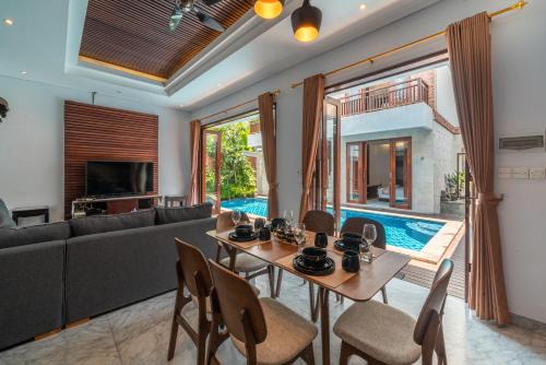 Padonan Villa | Authentic Temple & Garden: 5BR Villa