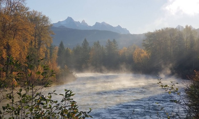 Gold Bar Cabina | Autumn on the Skykomish River