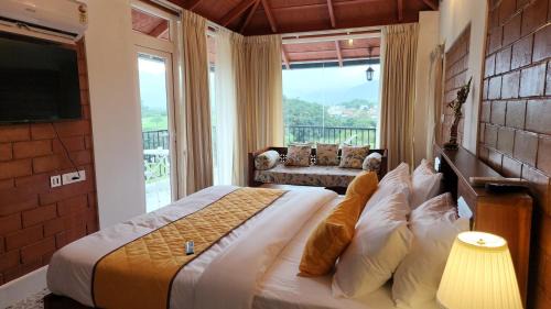 Chikkamagaluru Casa | AV Retreat with Mountain view