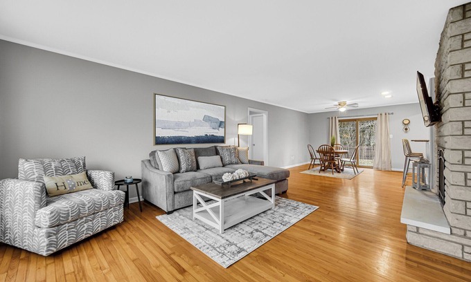 Merrillville Casa | AVAIL 8/5 - Merrillville condo hospitals & shops