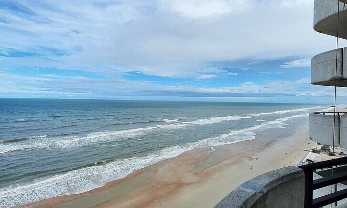 Seabreeze Park Condominio | AVAILABLE - Final days of Bike Week March 04 - 10
