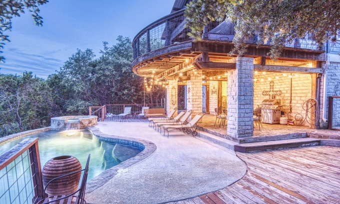 Austin Casa | ¡DISPONIBLE! Hill Country Resort Style SPA / POOL-Sleeps 14 (20min DOWNTOWN