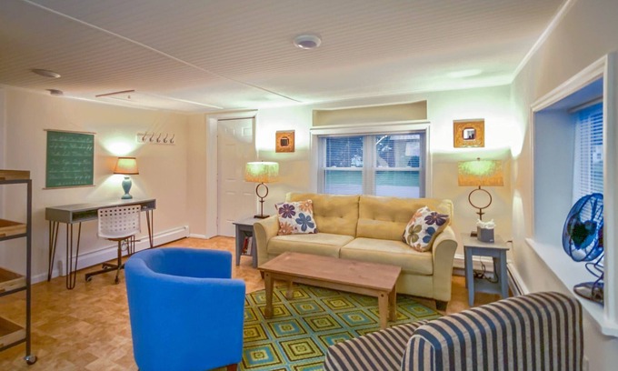 Saratoga Springs Cabaña | Available May 1, 2025 2 bed, 2 bath cottage