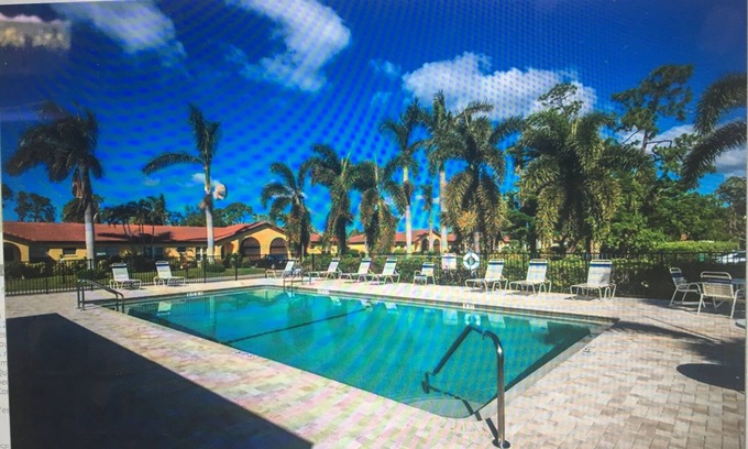Central Naples Villa | Disfrute de la comodidad playera de Florida en una villa completamente renovada