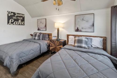 Oil City Casa | Available This Weekend, Kayaks & Across From Caddo