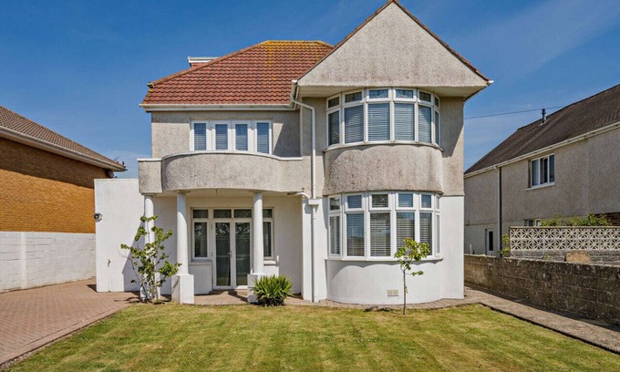 Porthcawl Casa | Avalon - Four Bedroom House, Sleeps 8