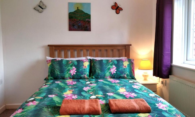 Glastonbury Casa | Avalon Retreat Self Catering Vegetarian Accommodation in the Heart of Glastonbury