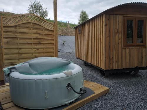 Llandovery Casa | Avandale Hut