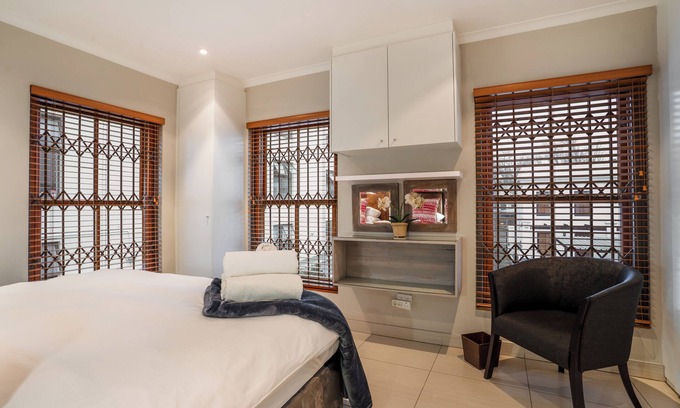 Stellenbosch Central Apartamento | Avemore Mareba Court No 9- with backup power
