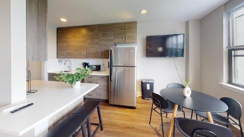 East Falls Apartamento | Avenue A810 Epic 2br, Pool, Gym, Parking