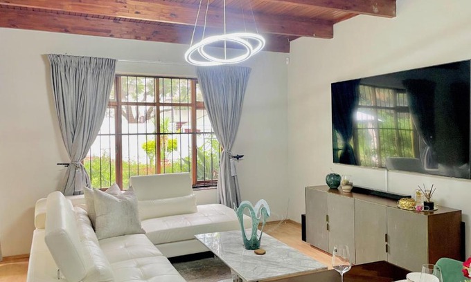 Arcadia Casa | Avenue luxury home