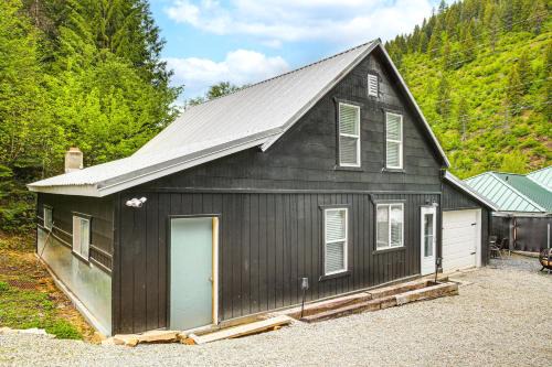 Avery Casa | Avery Creek Cabins Hike, Bike, Fish and More!