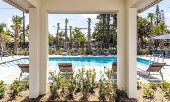Greenacres Apartamento | Aviara Green - 'Penta' - 107 · 'Penta' at Aviara Green - Modern Apartment & Pool