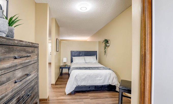 Platte City Apartamento | Aviator's Lounge 1BR 1 BTH Free Parking WiFi - Easy Access Quite and Comfortable