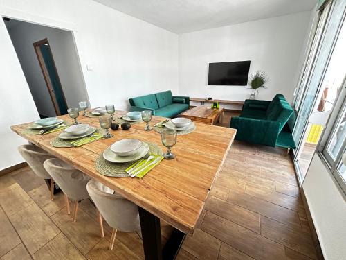 Grao de Gandia Apartamento | Avocado Gandia Playa 100 m de la playa con vistas al mar para 8 personas!