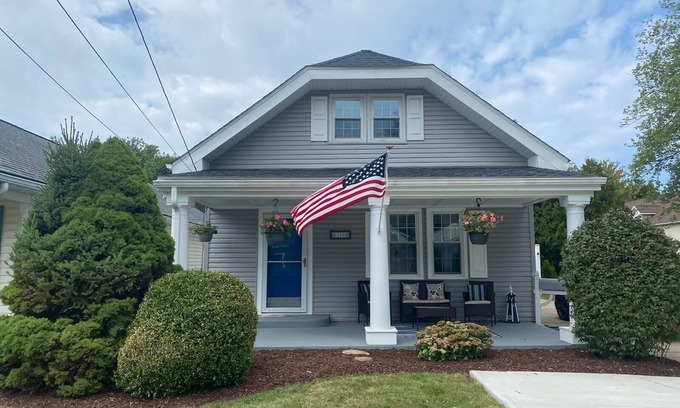 Avon Lake Cabaña | Avon Lake Charming Cottage with 4 bedrooms and Lake Erie Access