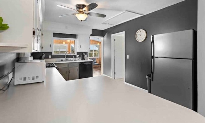 Avon Lake Casa | Avon Lake Getaway