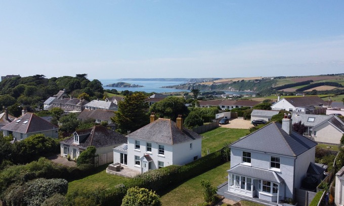 Thurlestone Casa | Avon Rock - a house that sleeps 8 guests in 4 bedrooms