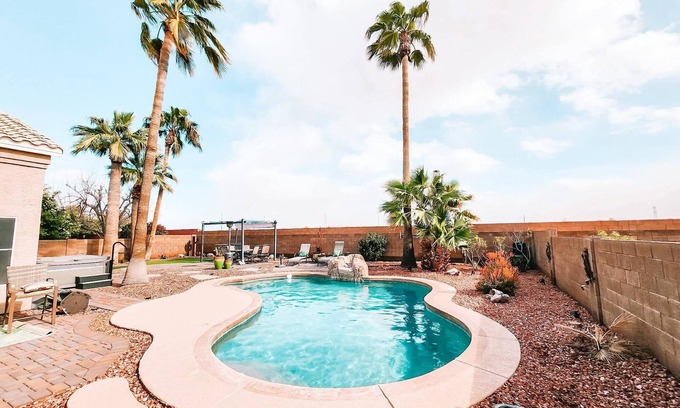 Avondale Casa | Avondale Pool Amazing Backyard Perfect for working crews and mid term stays