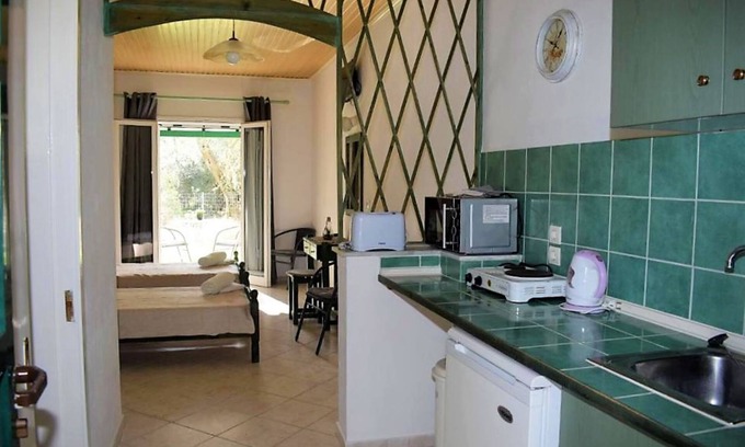 Kavos Apartamento | Avonlea Garden Studio A2