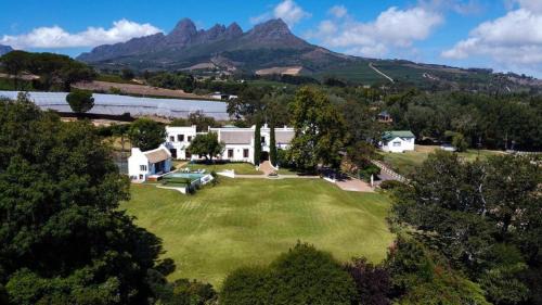 Raithby Cama Y Desayuno | Avontuur Manor House and Wine Estate