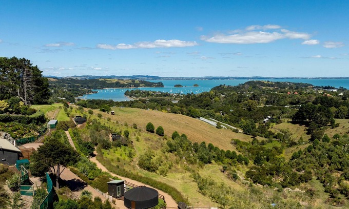 Palm Beach Cabina | Awaawa Yurts - Papa Yurt - Awaawa Yurts offer a luxury glamping experience on Waiheke Island. Stunning views, luxury queen sized bed, private bathroom with tea and coffee making facilities.