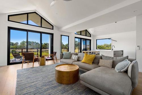 Inverloch Casa | Awakening Broadbeach - Wifi, linen